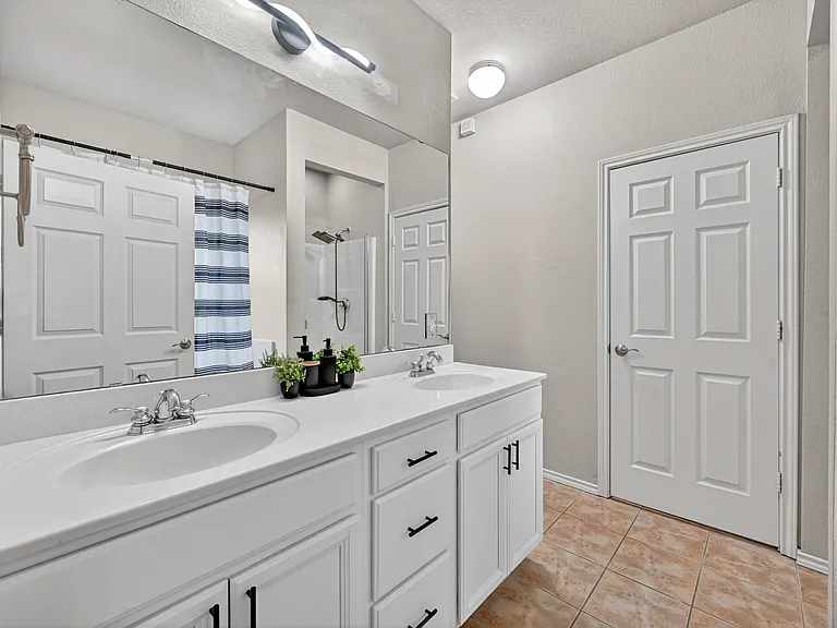 154 Castleridge Dr #B — Photo 21
