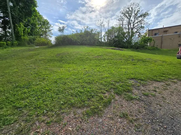 Mission Ave, Oak Hill, WV 25901