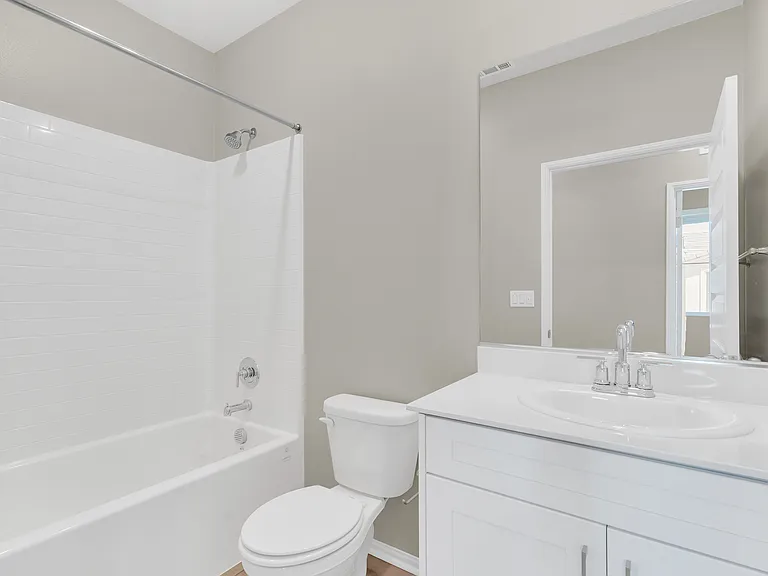 2074 Bergamot St — Photo 33