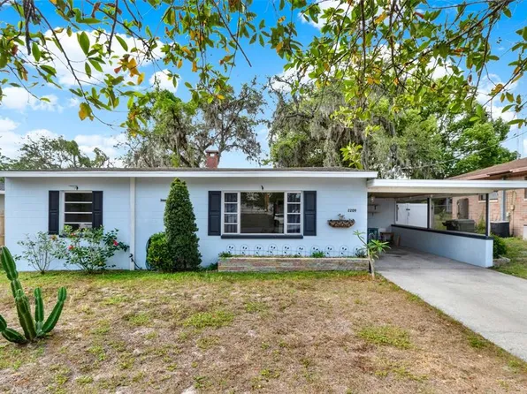2209 Hutchinson Ave, Leesburg, FL 34748