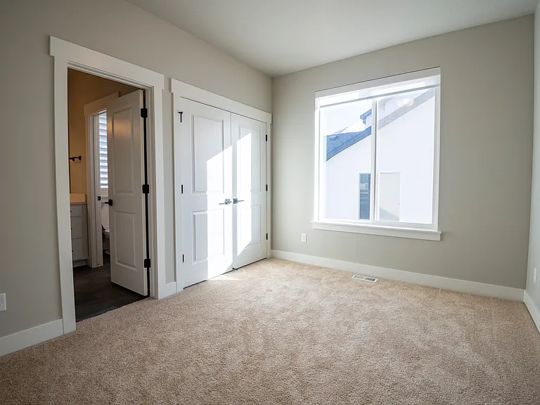 459 N Hawthorn Dr — Photo 12