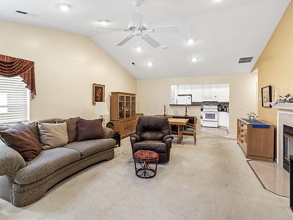 4th image of 594 Buckthorn Way
