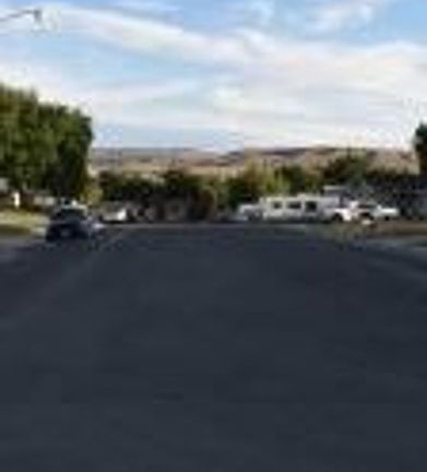 Exterior Neighborhood (street photo)