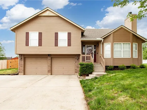 1006 Shorthorn Rd, Grain Valley, MO 64029