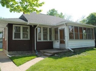 145 N Riverbank St, Wyandotte, MI 48192