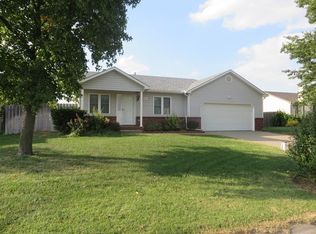 321 N Whispering Pines St, Wichita, KS 67212