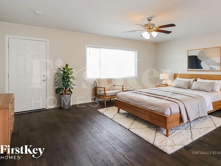 2128 Carver Ave — Photo 4