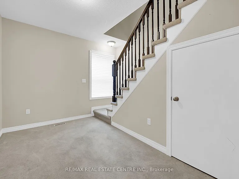 31 Gibson Ave — Photo 25