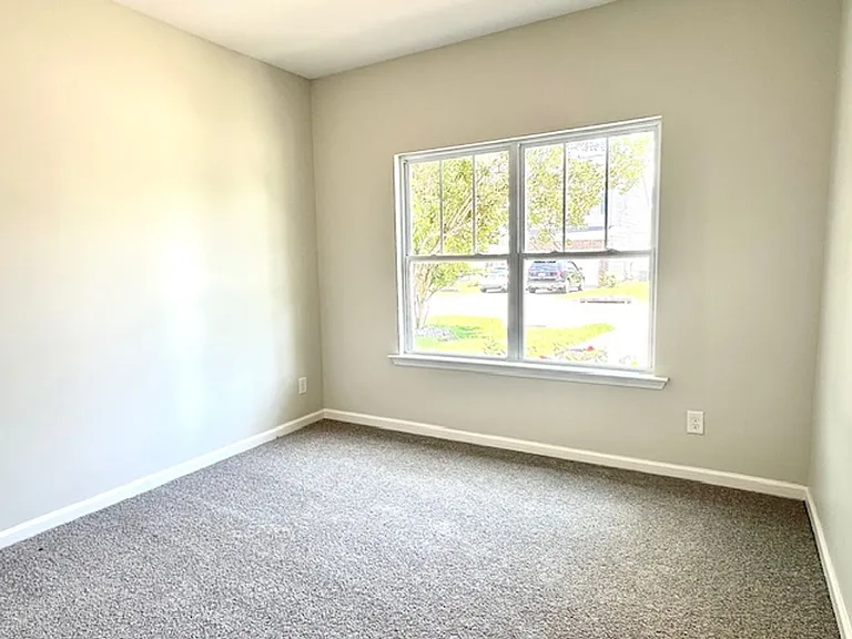 318 Carson Ct — Photo 14