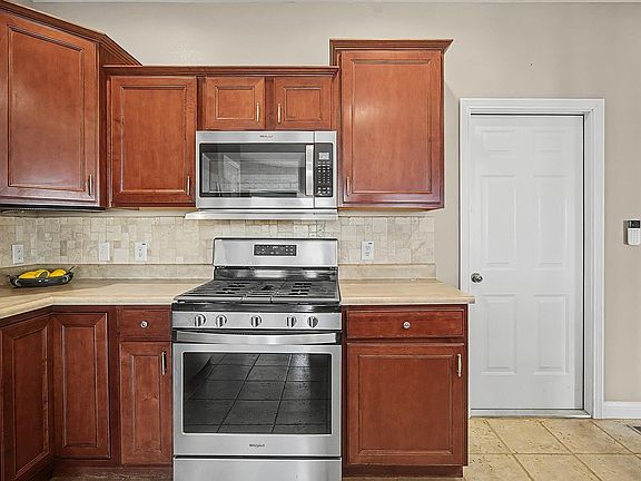 5th image of 3500 Burnley Dr