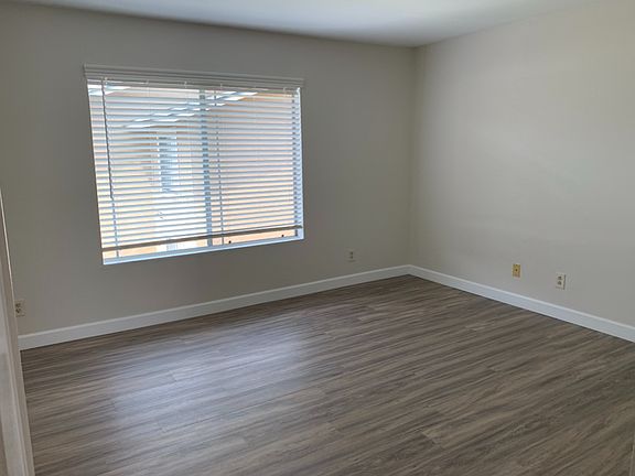 3rd image of 800 E Chase Ave #11475271