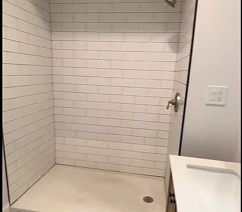 4th image of 96-100 Chestnut St #98-1R