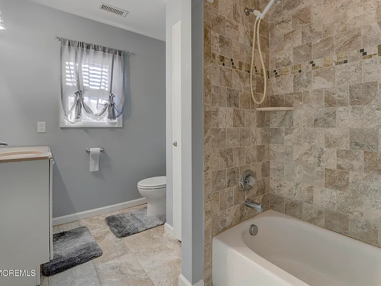 115 Harding Ave #B — Photo 14