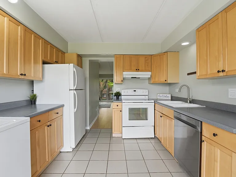 5513 Chateau Dr #4 — Photo 8