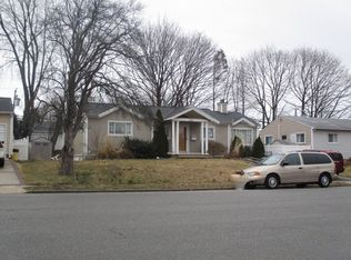 20 Gerhard Rd, Plainview, NY 11803