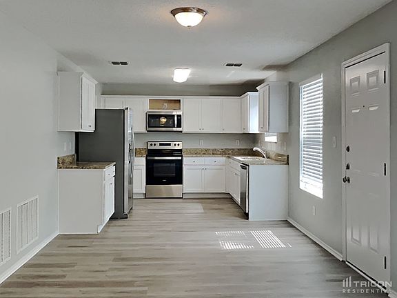 4th image of 4607 Courtside Dr