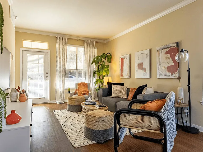 The Estate on Quarry Lake Apartment Homes — Photo 56