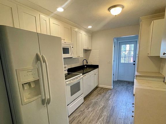 2nd image of 1033 32nd St