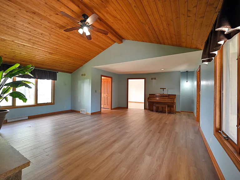 202 Lac La Belle Dr — Photo 13
