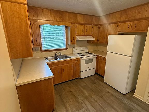 2nd image of 2165 N Main St APT 4