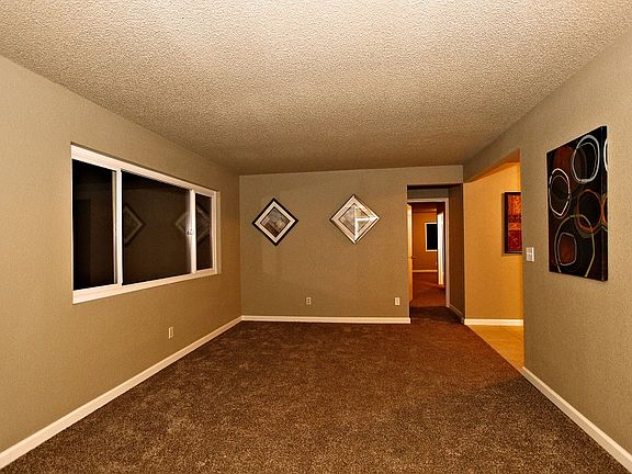 4th image of 220 W Ashlan Ave