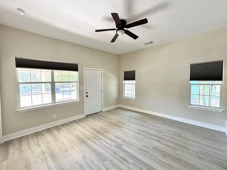 1135 W Ridgewood Ct — Photo 6