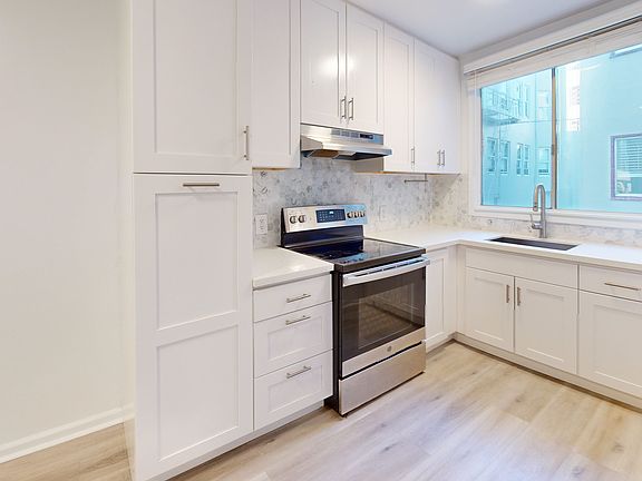 3rd image of 1980 Sacramento St APT 202