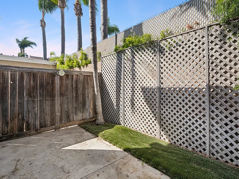 2550 Elden Ave #B — Photo 18
