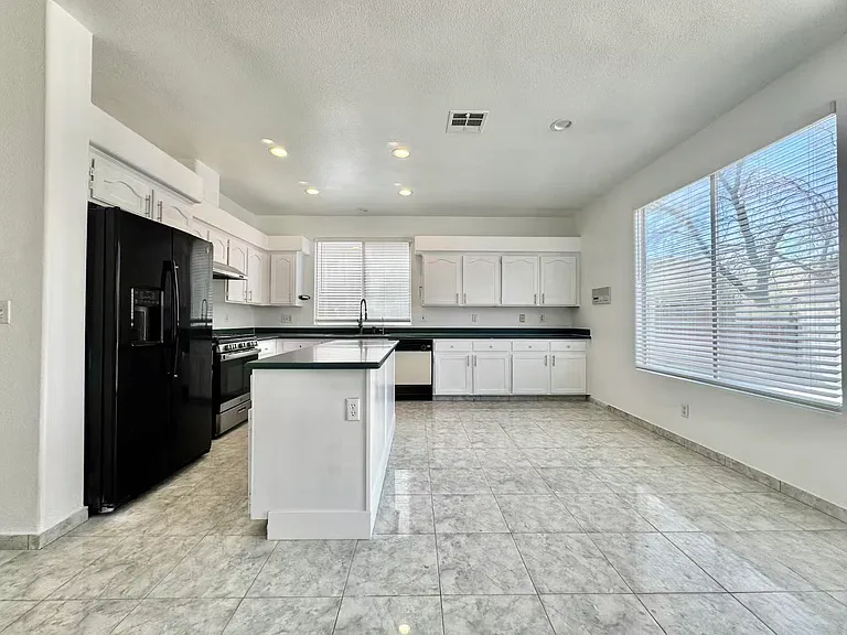 3828 Climbing Rose St — Photo 10