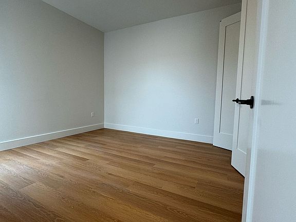 5th image of 547 Martin Luther King Dr #8