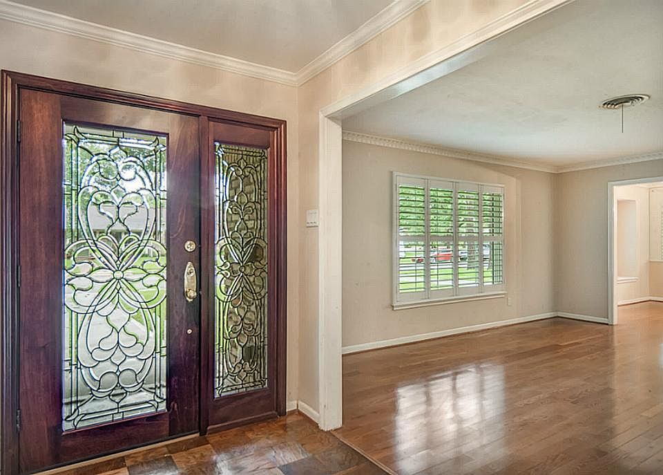 1st image of 10726 Meadow Lake Ln