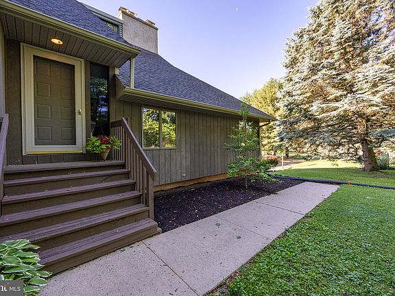 2nd image of 1478 Harvey Ln