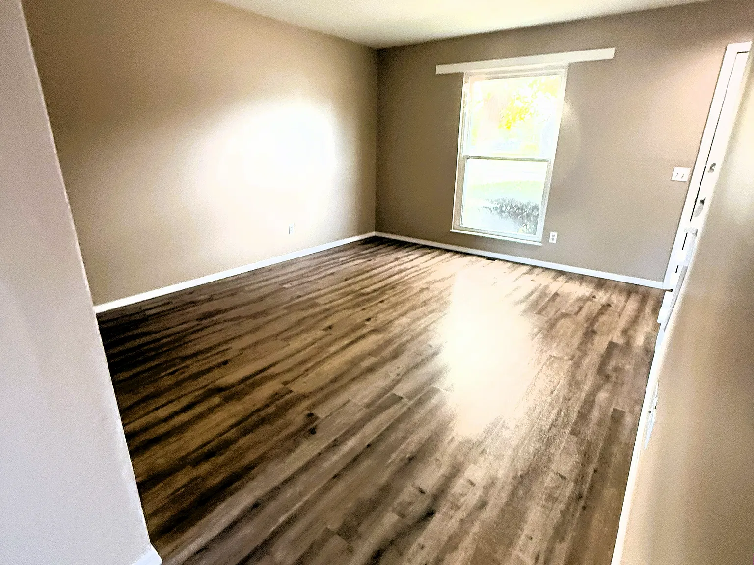 2 bed, 1.5 bath, 1100 sqft, $1,200 — Photo 3