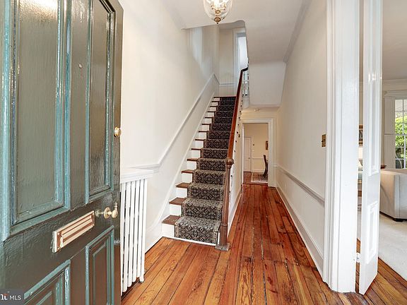 4th image of 411 Prince St