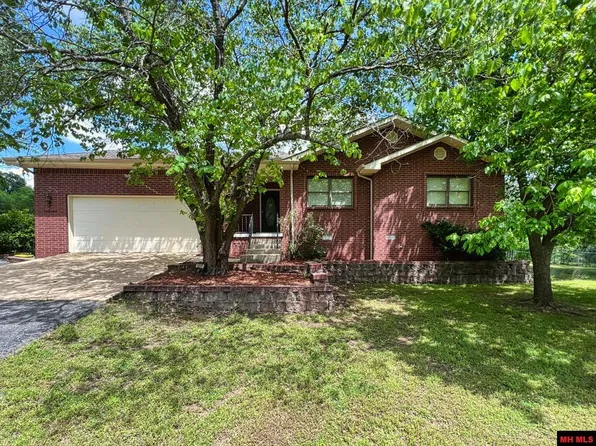 1011 N College St, Yellville, AR 72687