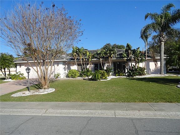 2nd image of 1911 View Dr E