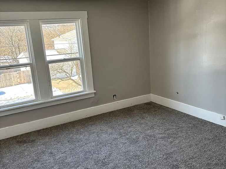 835 Carlysle St — Photo 4