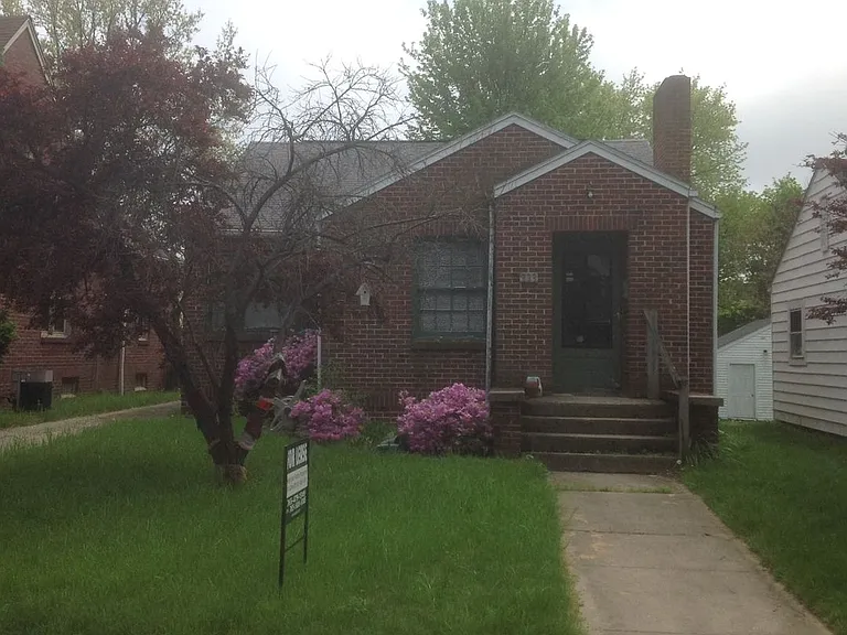 333 Lawn Ave — Photo 1