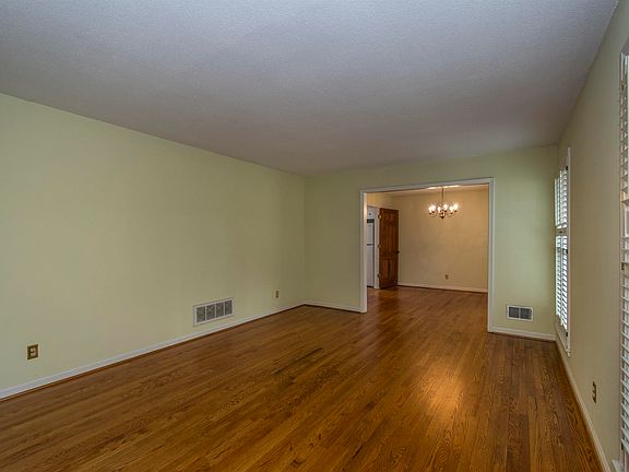 3rd image of 1707 Carl Rd