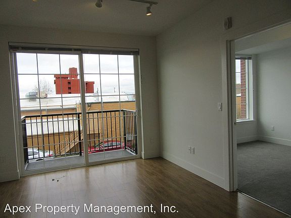 4th image of 1300 McKenzie Ave APT 211