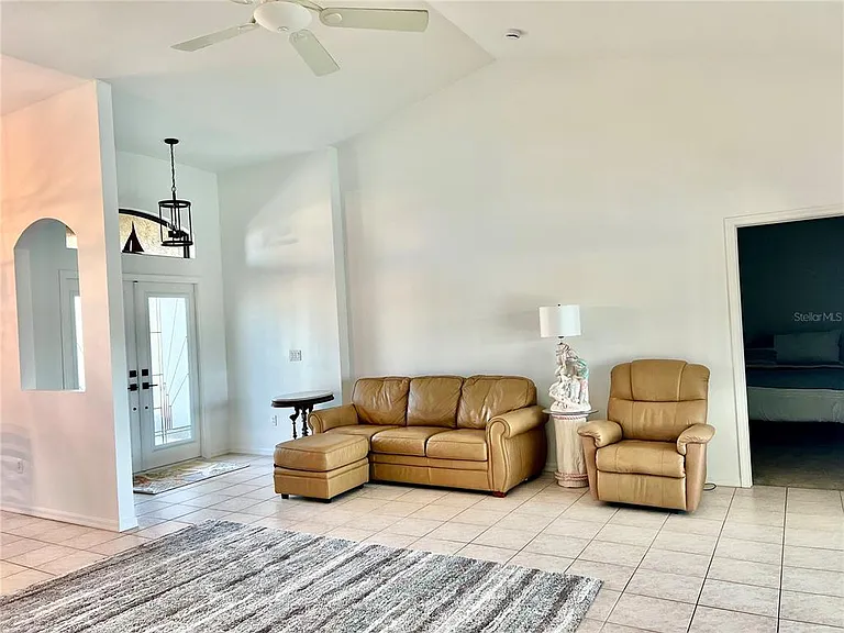 426 NW 37th Pl — Photo 18