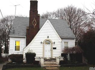 29 Bedford Ave, Freeport, NY 11520