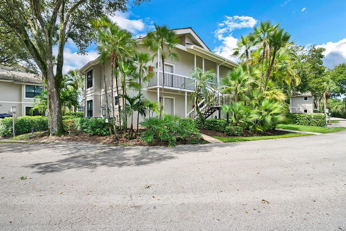 Building Photo - 11863 Wimbledon Cir #423