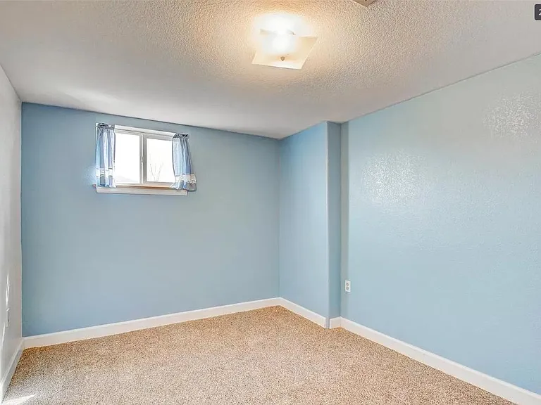 2045 Benton St — Photo 4