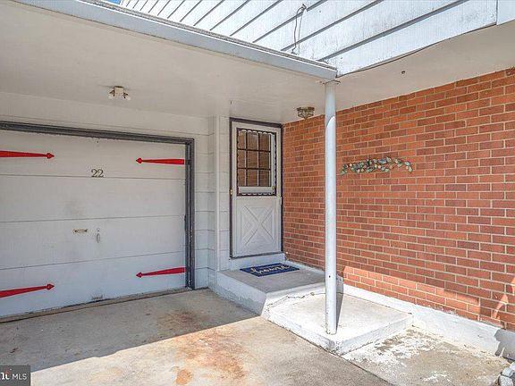 3rd image of 22 Greenbridge Dr