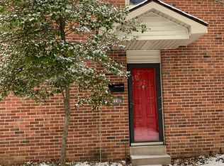12383 Sparrowwood Ct, Saint Louis, MO 63146