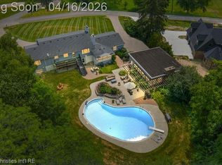3060 Chickering Ln, Bloomfield Hills, MI 48302