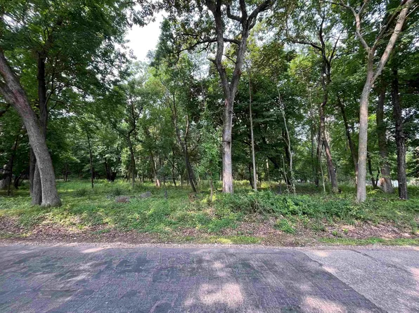 S Morton St, Waupaca, WI 54981