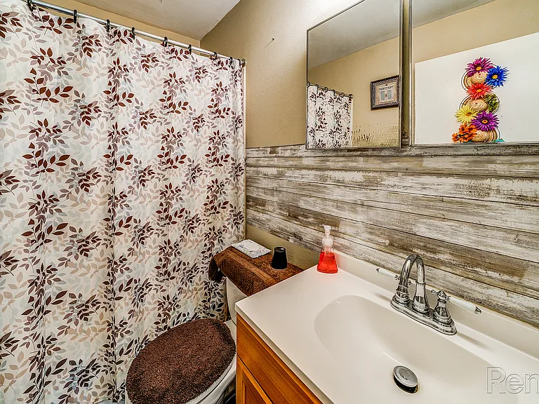Bloomfield Apartments — Photo 22
