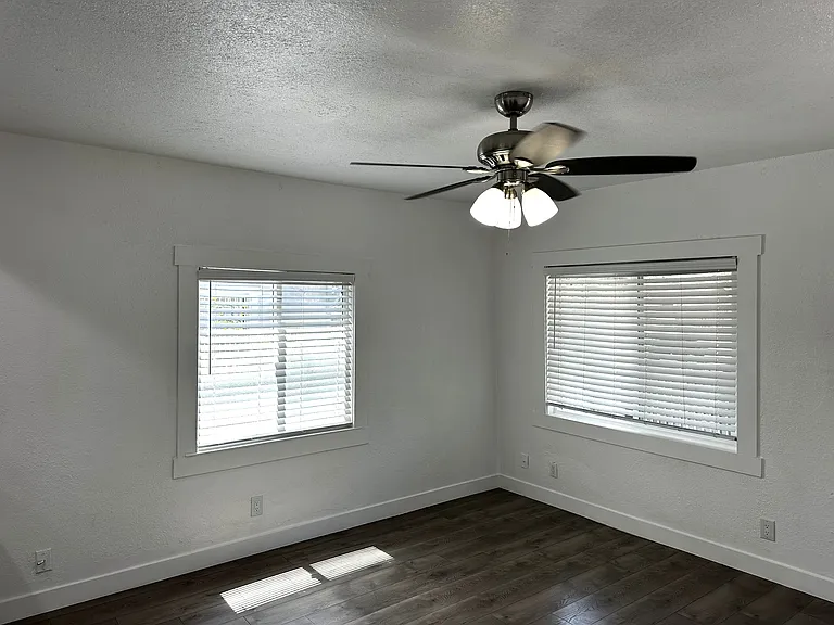 1532 N Calaveras St — Photo 14